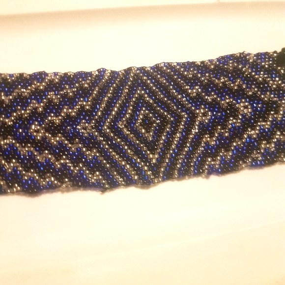 💙 Trippy Ripple Glass Beaded Bracelet - Picture 2 of 10